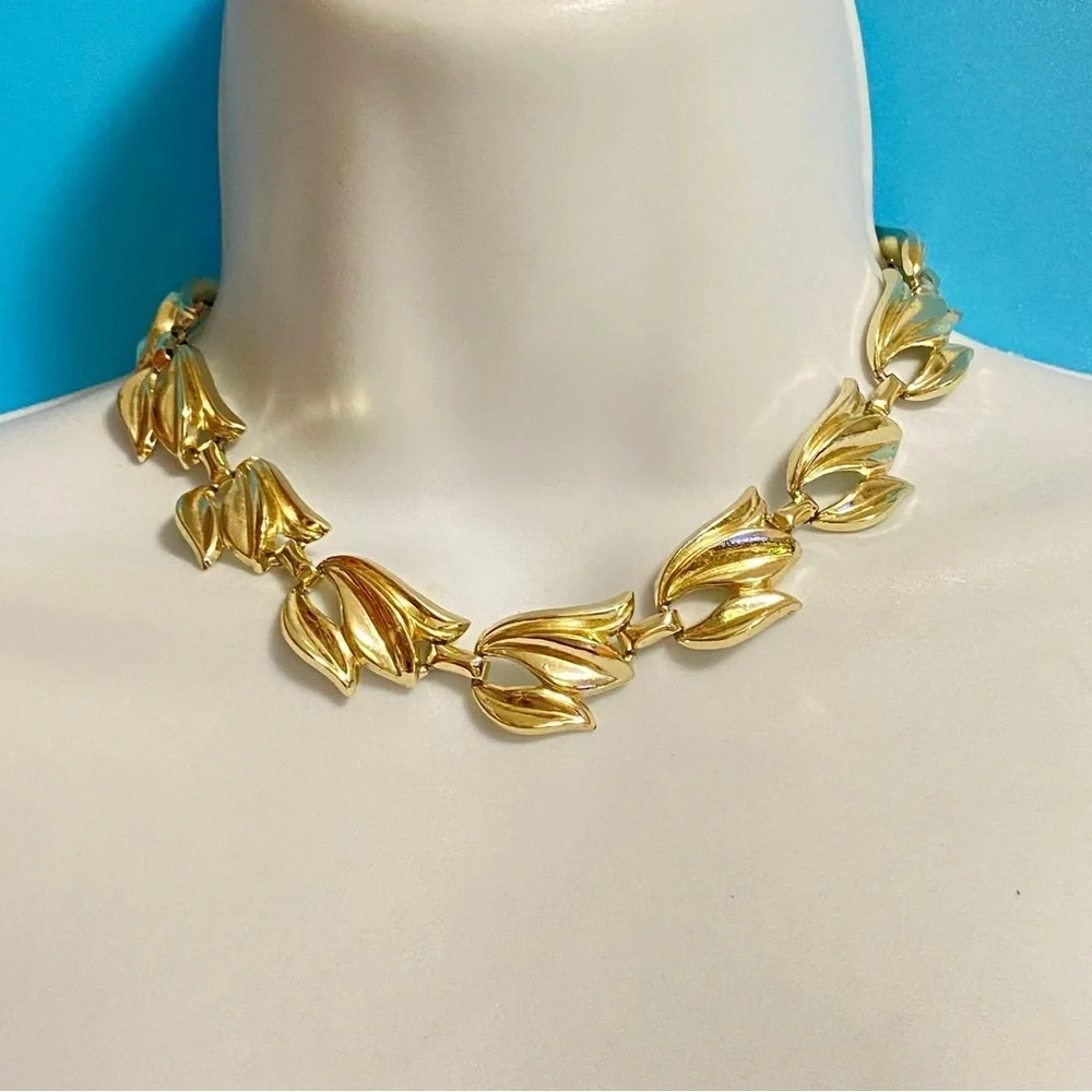 Gold Tone Articulated Leaf Link Vintage Necklace